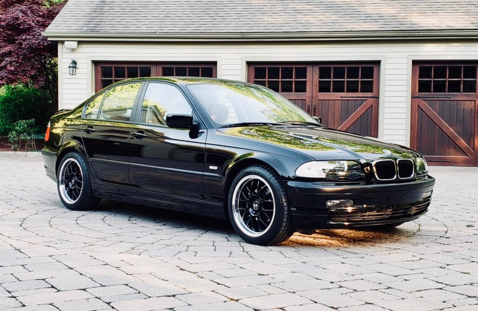 download BMW 323i able workshop manual