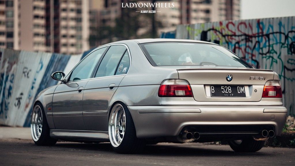 download BMW 528 528i workshop manual