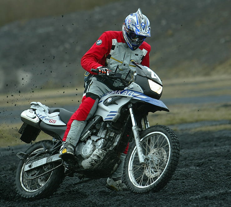 download BMW F650GS Dakar Funduro Strada Motorcycle F 650 GS 2 workshop manual