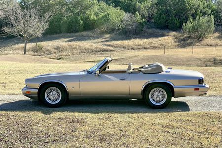 download Jaguar XJS able workshop manual