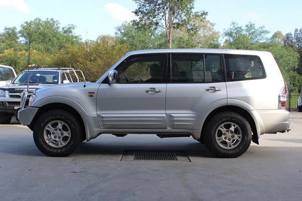 download Mitsubishi Pajero workshop manual